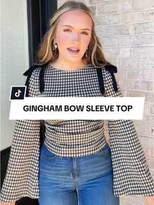 The cutest little top ESPECIALLY for the holidays coming up😍 #fashion #gingham #bows #outfitinspo #outfit 