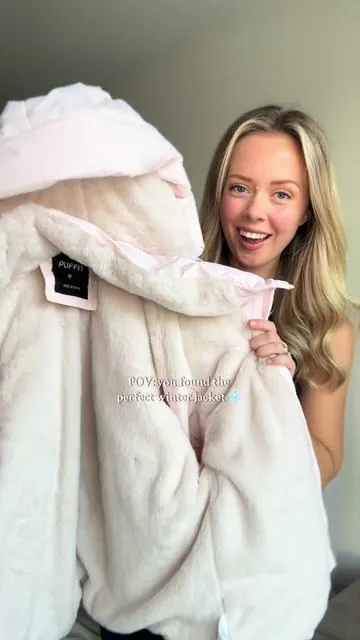 This puffer jacket is lined with the softest faux fur ❄️ So warm & cozy! #puffit #pufferjacket #winterjacket #tiktokshopblackfriday #tiktokshopcybermonday 