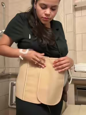 Utilizar una faja postparto es lo mejor que he hecho en cada uno de mis embarazos #postpartumbody #postpartumjourney 