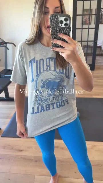 Vintage style football tee #football #footballtee #gamedayoutfit #tiktokshop @PartyOnShop 