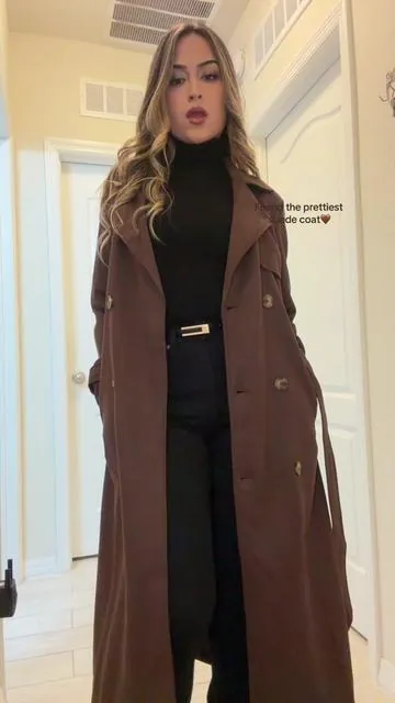 Love this long suede coat, it’s got double lining and keeps you super warm!#trenchcoat #longcoat #browncoat #coats #tiktokshopblackfriday 