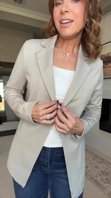 The perfect comfortable blazer for throwing over that holiday party outfit too. #blazer #openfrontblazer #workwear #workwearstyle #tiktokshopblackfriday  62% Viscose, 33% polyamide, 5% Elastane. 