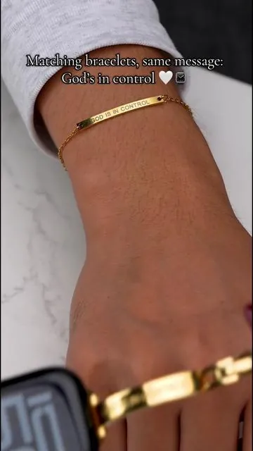 Gift ideas for couple👜🪵#watchband#fyp #iwatch #TikTokShopBlackFriday#tiktokshop#wristband #tiktokshopfinds#missair #gold#classic#diamond#fashion#giftidea#tiktokshopfalldealsforyou #taylorswift #TikTokShopCyberMonday