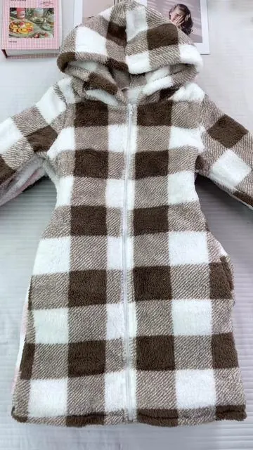 Plaid teddy coat, perfect for winter warmth!🖤🤍💕#coat #womensfashion #ootd #tiktokshopblackfriday #tiktokmademebuyit 