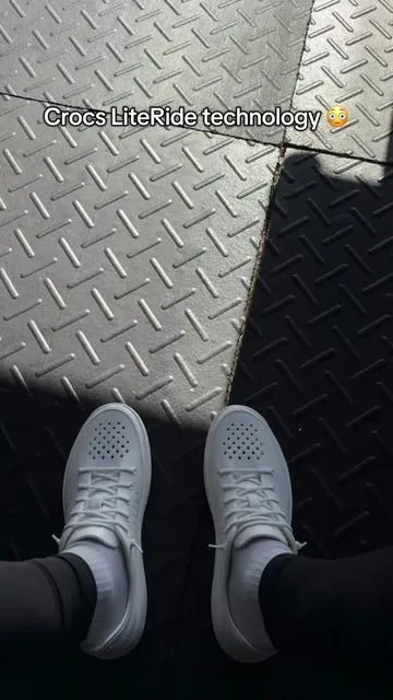 #crocssneakers #crocsinmotion #crocs 