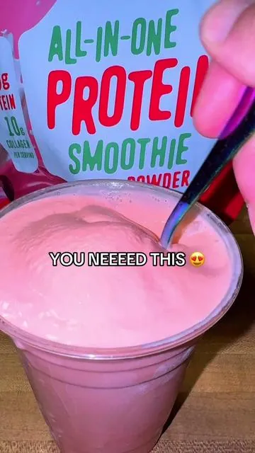 🍓💪 25g protein, 10g collagen, and it tastes soooo good. Grab yours now before they sell out #proteinsmoothie #mealprepideas #TikTokshopBlackFriday #tiktokshopcybermonday #tiktokshopcreatorpicks 
