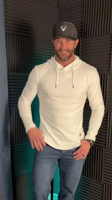 This hoodie surprised me — super comfortable, fitted in all the right places, and perfect for everyday wear!  #MensStyle #HoodieSeason #JMIERR #TikTokShopBlackFriday #tiktokshopcybermonday 
