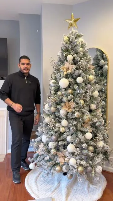 Árbol de Navidad, decorativo y fácil de instalar. #christmastree #holidaydecor #TikTokShopBlackFriday #TikTokShopCyberMonday #TikTokShopCreatorPicks 