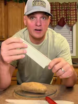 This 6-piece kitchen knife set is one of the best budget upgrades you can make in your kitchen. Each knife has a super sharp stainless-steel blade with a ceramic non-stick coating so food slides right off and cleanup takes seconds. These knives are lightweight, easy to control, and sharp enough to cut meat, veggies, fruit, bread, and more without tearing or smashing your food. The colorful marbled design looks premium and makes your kitchen setup stand out, and the ergonomic handles give you better grip and control while you prep. Perfect for home cooks, meal preppers, college students, or anyone who’s tired of dull knives. At this price, it’s an insane value and makes a great gift for holidays, housewarmings, and anyone building their kitchen. ⸻ 🗂 Keyword Block kitchen knife set, 6 piece knife set, sharp kitchen knives, ceramic coated knives, non stick knife set, budget kitchen essentials, home cooking tools, kitchen must haves, meal prep essentials, cooking hacks, chef knife set, TikTok kitchen finds, kitchen gift ideas, colorful knife set, stainless steel knife set, affordable kitchen tools, new homeowner gifts, kitchen upgrade, kitchen gadgets 2025, cooking starter kit ⸻ 🏷 Top 5 Hashtags #KitchenMustHaves #CookingTok #KitchenFinds #BudgetHome #tiktokshopcreatorpicks 