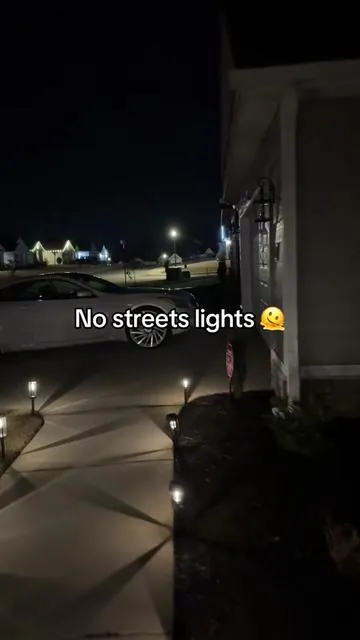 Charge in the sun in 4-5 hours and last 8-12 hours of continuous run time! #spotlights #solarpowered #yardlights #garagelights 