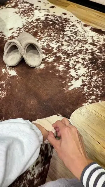 Talones resecos ya no 👉 Este dúo ayuda a remover piel muerta y a dejar un tono más parejito para que no te dé pena quitarte las calcetas. #DrMelaxin #KojicAcidDuo #SkincareRoutine #FootCareEssentials #TikTokShopFinds Results may vary. Consult a healthcare provider if you have sensitive skin.