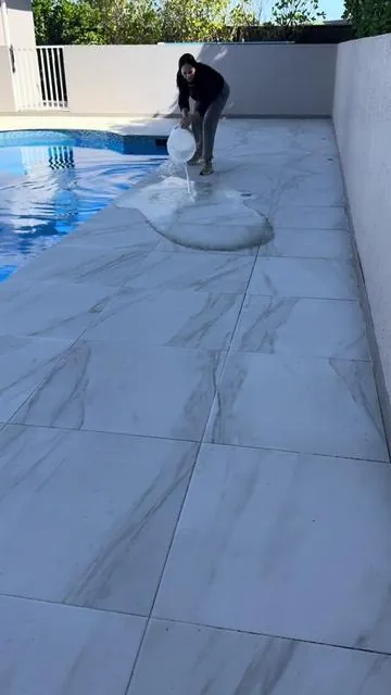 Liquidos y sólidos? ¡Desaparecidos de un solo chupón! ¡Y hasta limpia su propio rodillo! Esto sí que es el santo grial de los perezosos... #EasyCleaning #tineco 