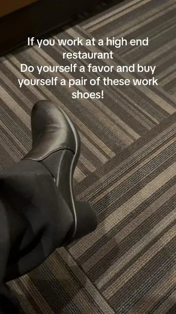 They’re so comfortable and they’re non slip! I have plantar fasciitis and these work shoes have been so helpful! I’ve been on my feet for hours. #workshoesforwomen #restaurantworker #plantarfasciitis #nonslipshoes #bartender 