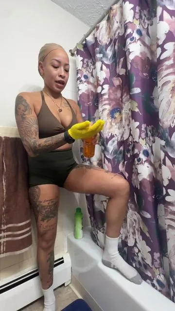 Medicube Koljic Tumeric Body Wash has been a GAME CHANGER!  The way its already brightening those dark areas is insane.  #medicube #tumericandkojicacid #bodywash #tumericsoap @medicube global 
