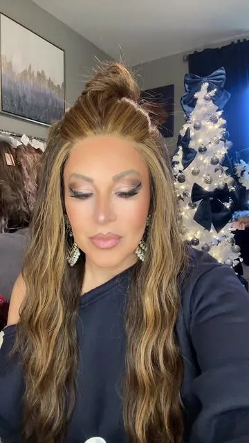 No joke YOU NEED this product. This bottle right here I have abused all week. If your wig tangle feels dry or stiff or even if you want your wigs to last longer, you definitely need this. It works amazing leaves no residue and it smells great. @GOIPLE CARE Great products doing great things for our wigs #goipleproducts #wigmilkspray #bestdetangler #bestconditioner #musthave 