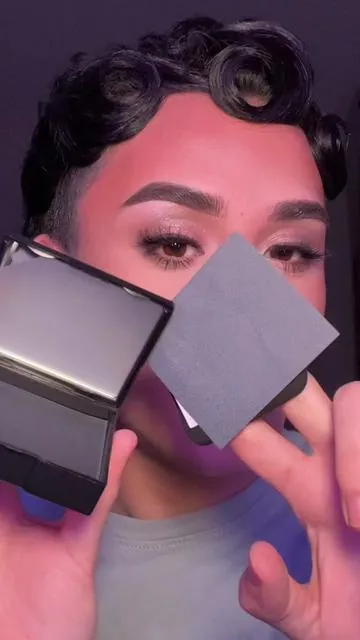 I’ve been loving these Blotting Sheets from @carslan_us 😍🔥 I saw a video on them & had to grab them for myself. I’m definitely touching up with these moving forward. 🔥 #carslanblottingpaper #oilblottingsheets #carslanpowder #carslanoilcontrol #makeuptouchup 