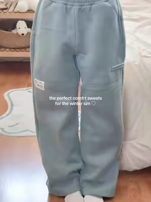 so comfy and perfectly baggy <3  (ref size small)

#comfrt #comfrtsweatpants #sweatpants #baggysweats #baggysweatpants @Comfrt 