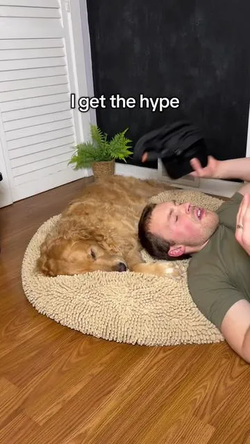 I totally get the hype with these dog beds from Muddy Mat. But this deal won’t last long! 😅

#dogbed #dogmusthaves #tiktokshopholidayhaul #tiktokshopcreatorpicks #dogaccessories 
