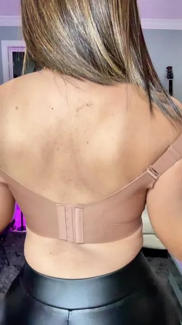 Si eres de las que odia los bras con varillas… este es literalmente un alivio 😭✨. Es suave, no marca, te recoge precioso y encima te da un push-up natural sin apretar. Perfecto para diario, para t-shirts y para sentirte cómoda TODO el día #bra #seamlessbra #nowirebra #Vertvie #TikTokShopCreatorPicks 