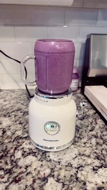 This person blender is not only so cute but so functional. The blender itself works well and coming also used as a juicer. It’s so easy to clean and comes with two travel cups. One comes with a screw on lid and the other comes with a lid and a straw. #Blender #PersonalBlender #Smoothies #ProteinShake #Juicer.