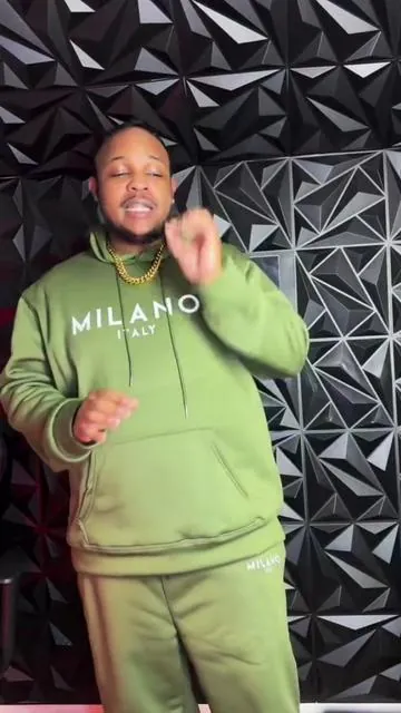 This Milano 2 piece sweatsuit is 🔥🔥#tiktoklive #livehighlights #milanoitaly #holidaydeals #giftforhim 