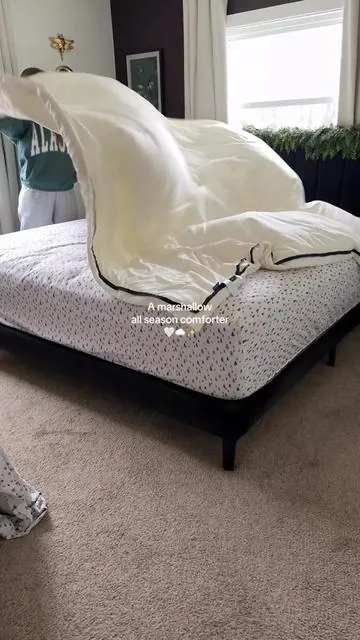 Plus she has the loops to use as a duvet insert!! She’s the whole package 🤩  #mellow #mellowsleep #mellowduallayercomforter #temperaturecontrol #tiktokshopholidayhaul 