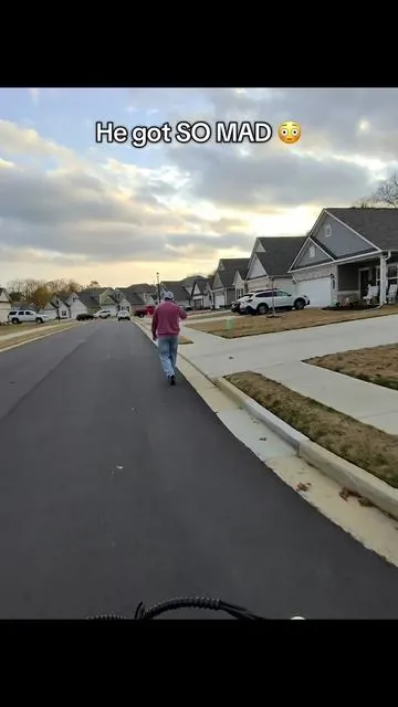 He was not happy I went so fast 

#electricbike #ebike #cheapebike #christmasgift #electricbicycle 