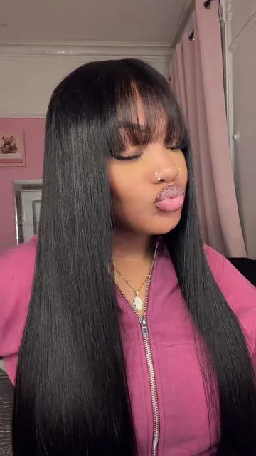 Bang wigs for the winter? YES 😍  @sterlyhair_shop @sterlyhair @sterlyhair 