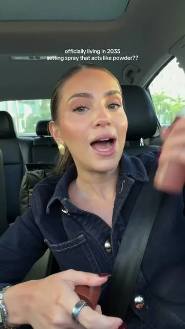we’re living in the future @DanessaMyricksBeauty yummy skin blurring setting spray is like a face powder and longwear makeup spray in one 👀  #settingspray #innovativemakeup #danessamyrickssettingspray #sephoramakeup #smoothmakeup @Beautyblender 