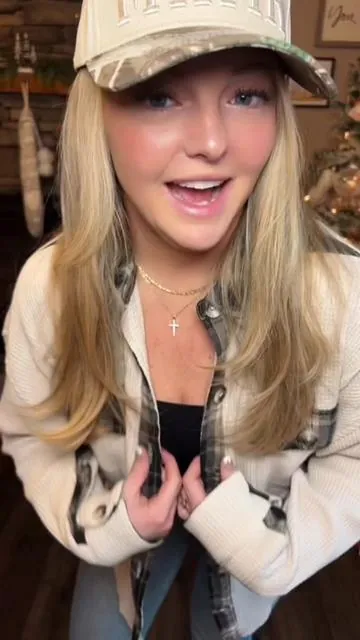 The cutest button down shirt with that waffle knit flannel combo😍 #waffleknit #buttondown #flannel #womensfashion #tiktokshopholidayhaul  Waffle knit shirt - flannel button down shirt 