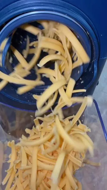Block cheese does not have the same preservatives that the shredded cheese that you buy in a store has. In one minute time you can quickly shred 16 ounces of block cheese. You can also use this to shred, slice, julienne and crinkle cut veggies and fruit 🤯 no more excuses for not cooking at home! #shredder #veggieslicer #mealprep #tiktokshopholidayhaul #creatoricons 