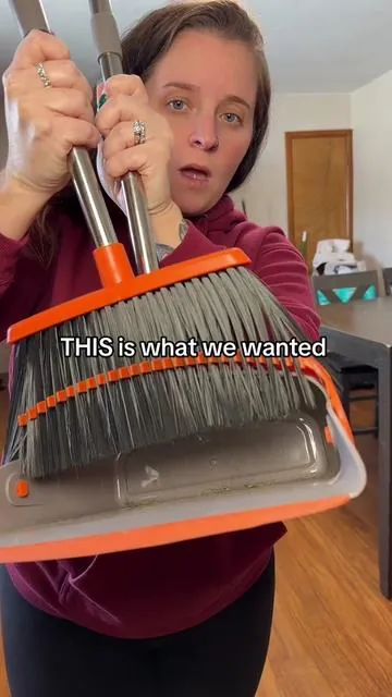 This broom scratches my brain just right #broomanddustpan #broom #cleaningfinds #homefinds 