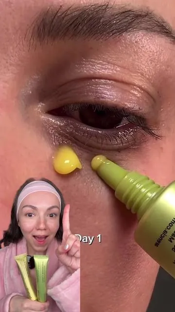 🍊🌙 El dúo que realmente transforma la piel @Arencia ✨Si buscas piel glow de día y piel perfecta de noche, este combo es TODO: ✨ Vitamin C Shot (AM) → brillo inmediato, manchas más claras y piel uniforme 🌙 Retinal Shot (PM) → textura lisa, poros refinados y efecto anti-edad real 💥 Protección + renovación = resultados visibles 💥 Ideal para piel apagada, manchas y líneas finas 💥 Skincare coreano que SÍ cumple #arencia #TikTokShopHolidayHaul #ricemochicleanser #mochicleansingoil #arenciacleansingoil
