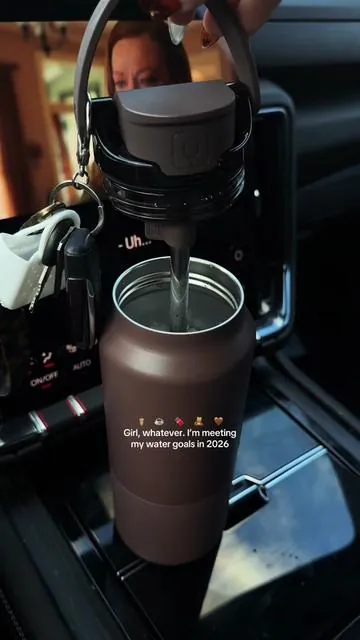 @BrüMate Rise 35oz Water Bottle 🤎🧋💦

#brumaterise #brumate #watergoals #tumblertok #tiktokshopcreatorpicks 