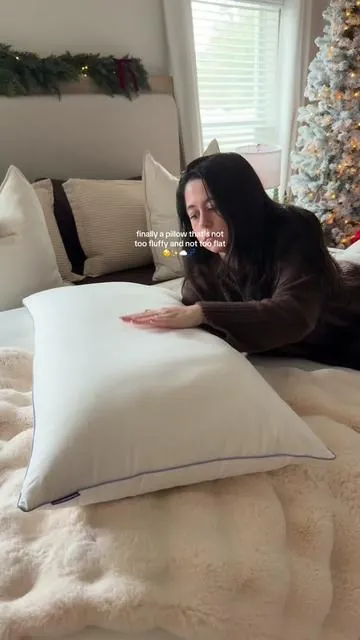 okay I get the hype 😴 only took them forever to make a pillow that's the perfect in between of fluffy and flat 😭☁️ and it's WATERPROOF 🤌🏼✨#mellowsleep #hotelpillows #pillows @Mellow Sleep 