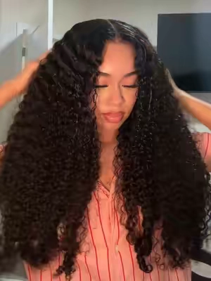 So BOMMMB literally! I love a good Burmese curly wig 🥰 NEW In 7x6, a 10/10 @sterlyhair_shop  #burmesecurly #sterlyhair #wiginstall #hairinfluencer #gluelesswig 