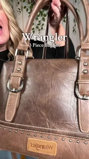 This 3 piece bag set by Wrangler is a must have 😍 it comes with the matching coin purse, cellphone crossbody, and the spacious handbag. @Rustic Charm Bootic #westernstyle #countrystyle #wranglerpurse #handbags #wrangler 