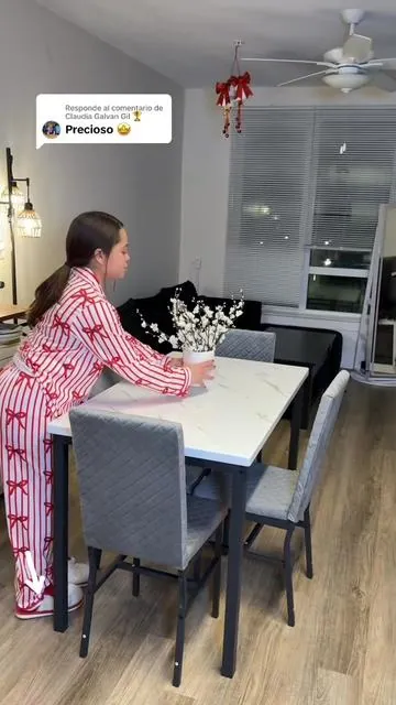 Respuesta a @Claudia Galvan Gil 🏆 mi regalo de navidad el comedor perfecto para espacios pequeños 🤩🔥✨👇corre porque se agotan rápido Envío gratis 🤩#dinningroom #mesa #sillas #descuentos #newyear 