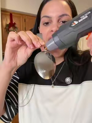 Pocos productos me han emocionado tanto como esta pistola de silicón caliente portable #mommusthaves #bestfinds 