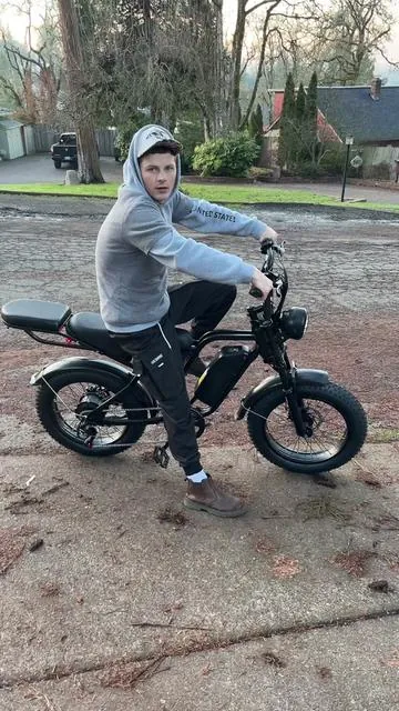 Built for all train this thing the ultimate little E bike awesome for hunting just riding around I mean it’s literally built for anything and everything. Awesome option right here if you’re looking for an E bike.#electric#Bike#powerful#fun#tiktokmademebuyit 