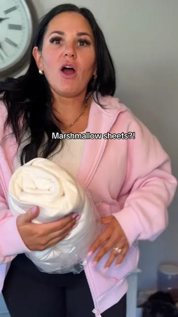 They dropped a fitted sheet! It is as soft as the marshmallow blanket! #mellow #bedding #sheets #fittedsheet #tiktokshopjumpstartsale @Mellow Sleep 