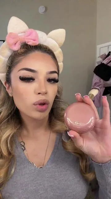 This might be my new fav blush 😳 #blush #tartecosmetics #tarte #tartemacaronblushes 