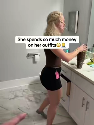 Edikted is her favorite brand😭 #skirts #womensfashion #dateoutfit #helpful #girls 