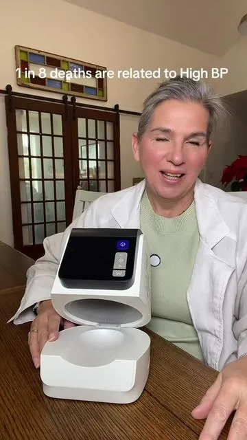 Checking your blood pressure at home just got simple 💙 Digital blood pressure cuff with a large, easy-to-read display Slide your arm in, rest your elbow on the pad, press start Accurate reading in just 46 seconds #HealthAtHome #BloodPressureMonitor #EasyToUse #WellnessTools #alphamed 