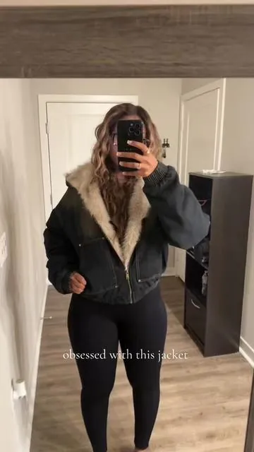 I got this in a small , love this jacket 10/10 #isiskellier 