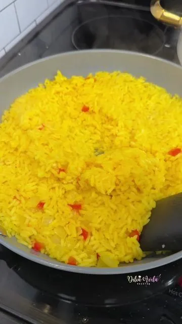 Este es el secreto para un arroz con colorcito 💛 si les interesan los sartenes 🍳 aquí les dejo el enlace 💖 #recetaarroz #arrozperfecto #comohacerarroz #viralrecetas #recetasfaciles 
