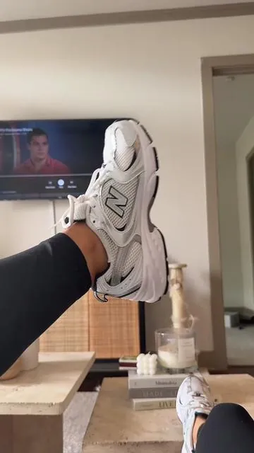 7593440997569318174
