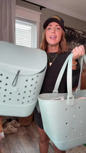 LOVE these waterproof bags, but the backpack is genius!  #beachbag #simplemodernbag #totebag #waterproofbag #backpack 