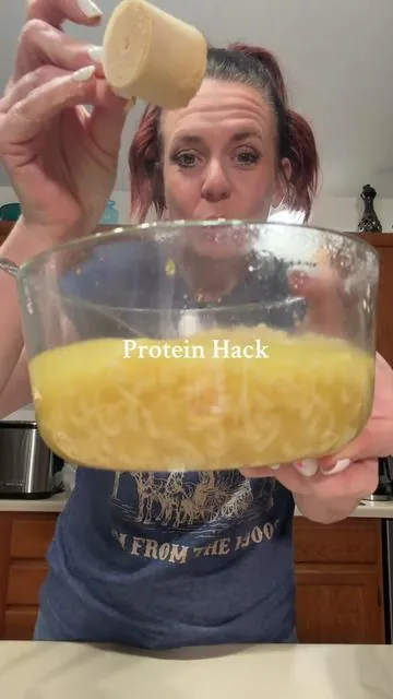 Bone broth in the ramen is the best hack. #ramenbonebroth #beefbroth #beefbonebroth #proteinhacks #guthealth 