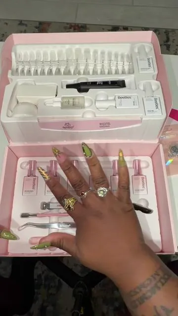 My favorite polish color c390 Is included in the box @BeetlesGelPolish #beetlesgelpolish 